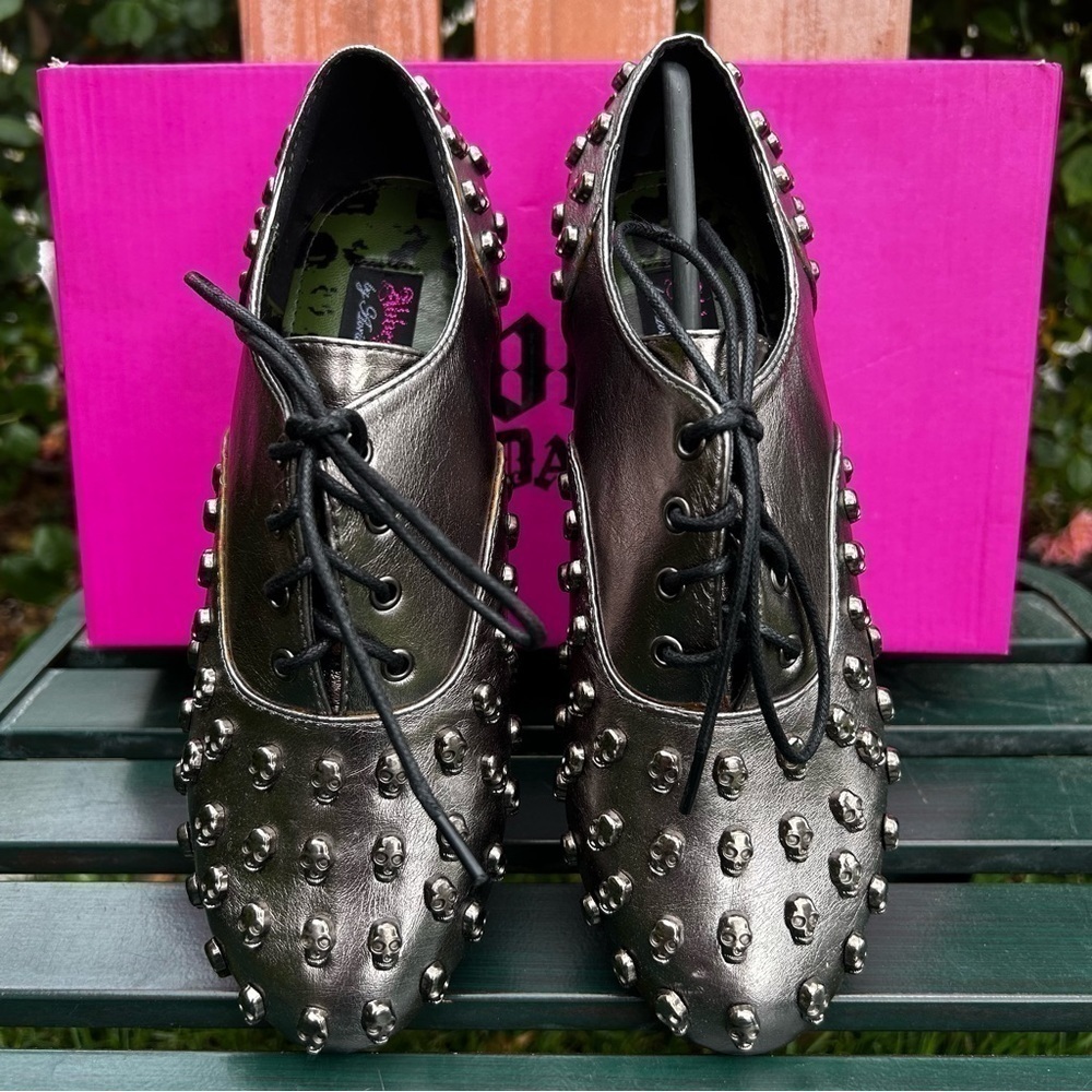 Abbey dawn tough crowd Oxford flat